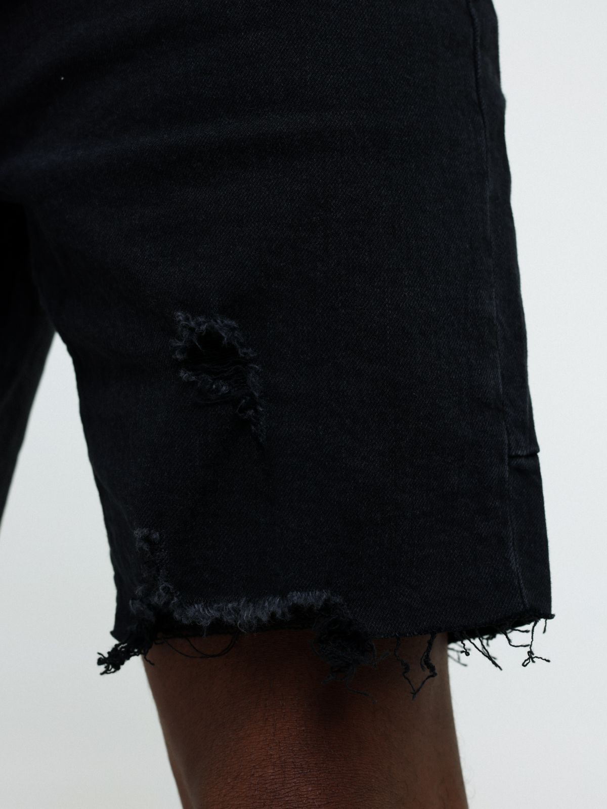  מכנסי ג'ינס קצרים עם קרעים של THRILLS