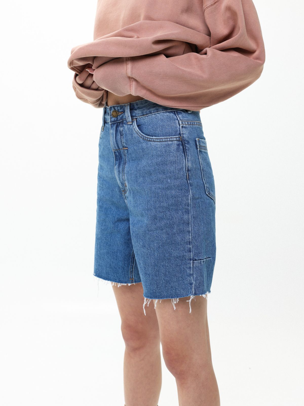  מכנסי ג'ינס קצרים עם סיומת גזורה של THRILLS