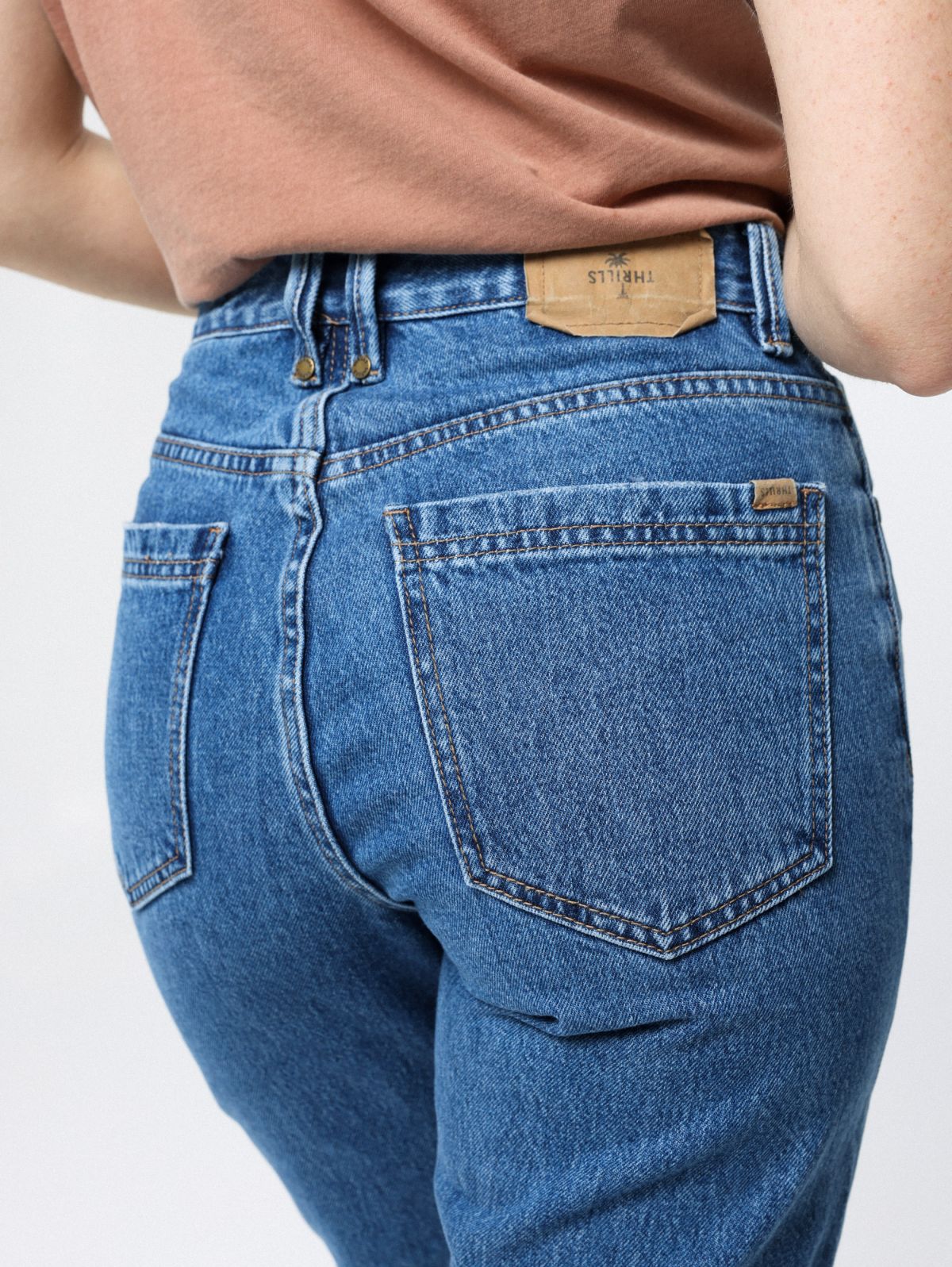  ג'ינס בגזרה מתרחבת של THRILLS