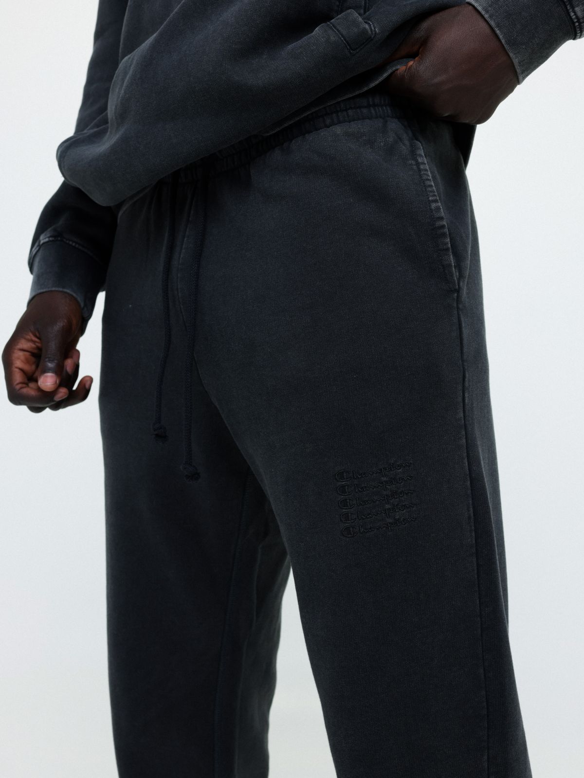  מכנסי טרנינג ווש עם לוגו רקום של CHAMPION