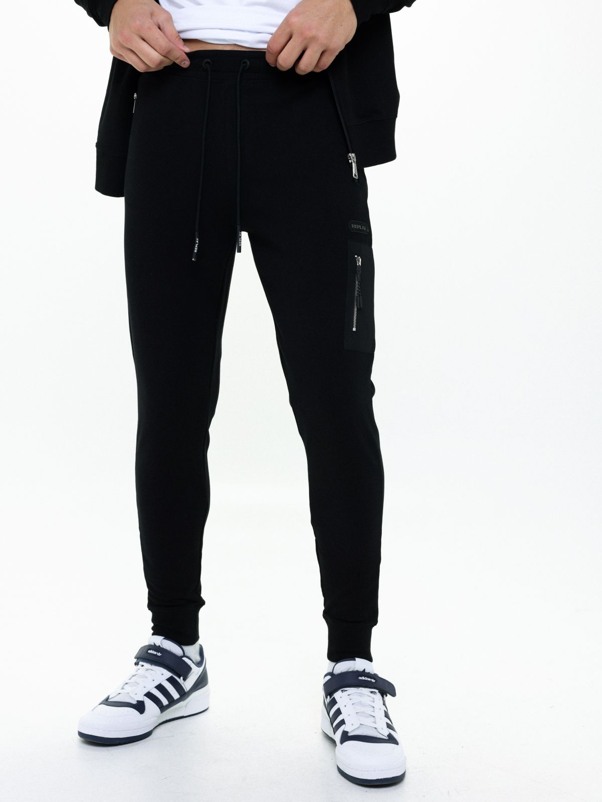  מכנסי טרנינג עם כיסים ולוגו של REPLAY