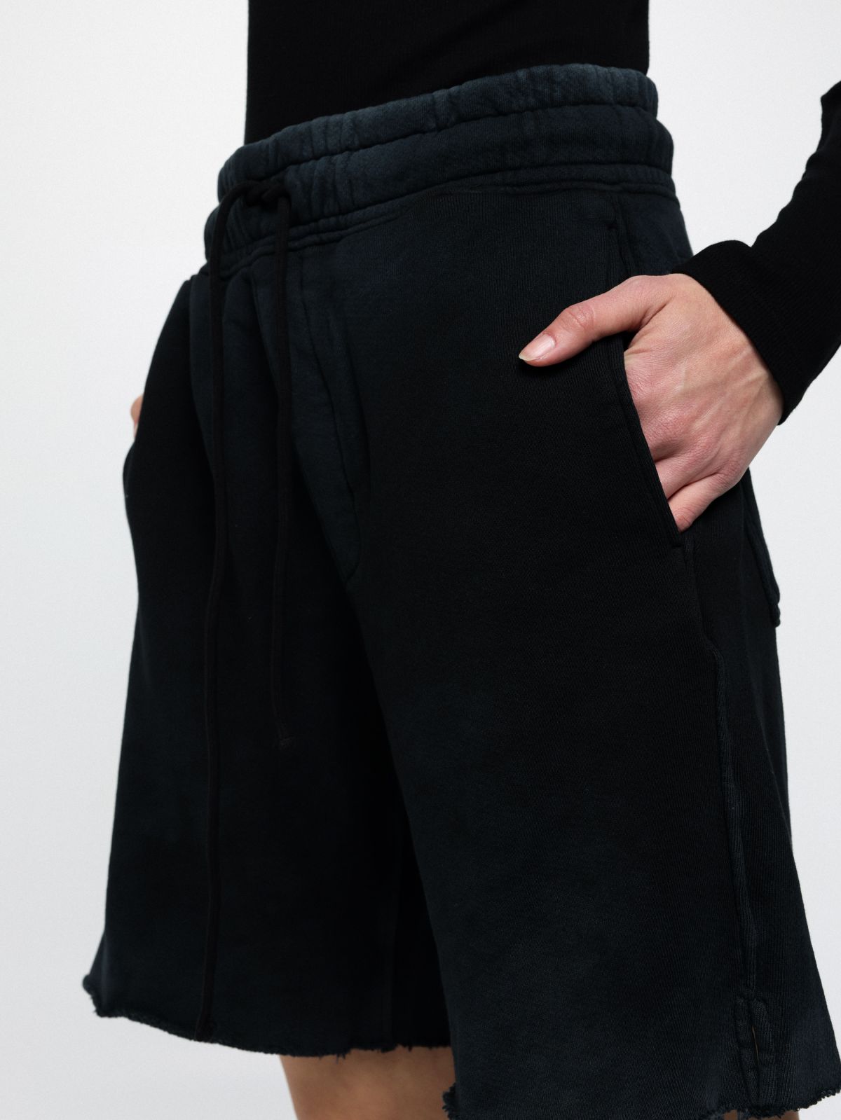  מכנסי טרנינג בסגנון ברמודה של COTTON CITIZEN
