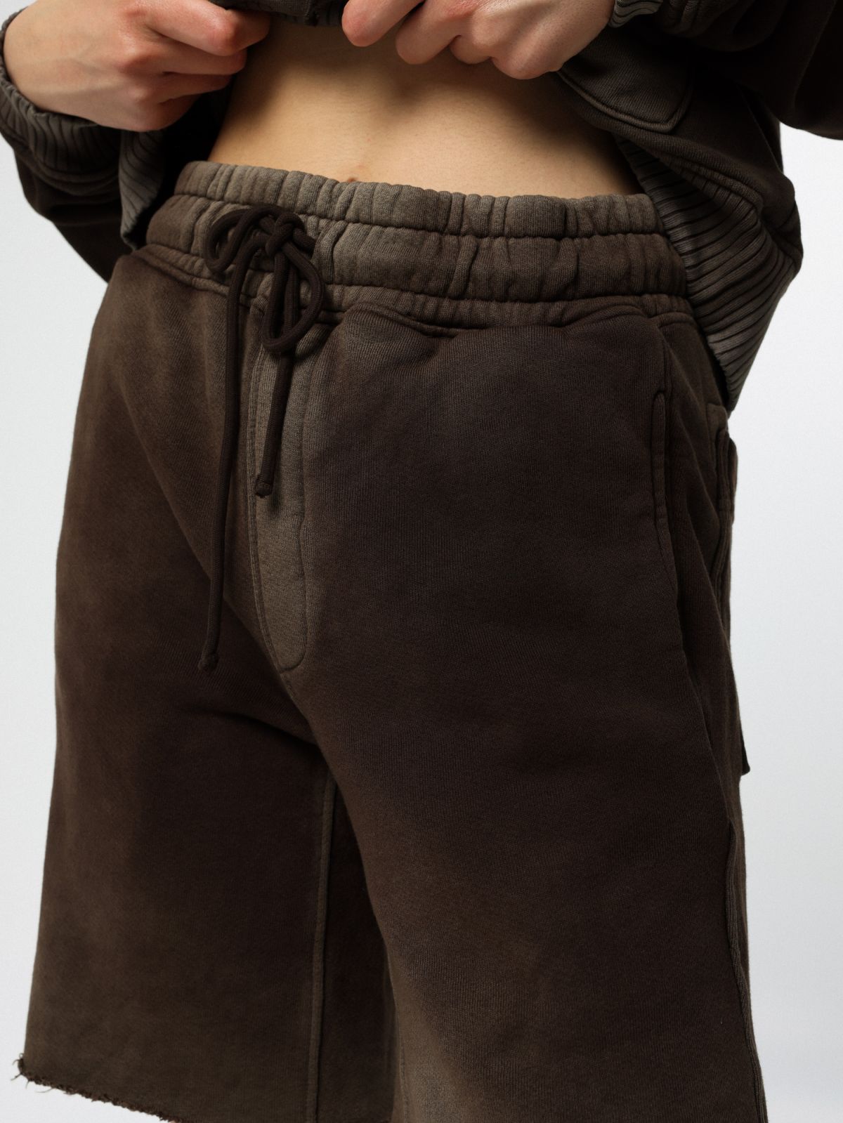  מכנסי טרנינג בסגנון ברמודה של COTTON CITIZEN