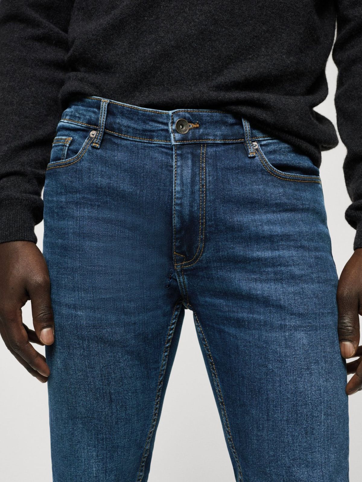  ג'ינס בגזרת סקיני של MANGO