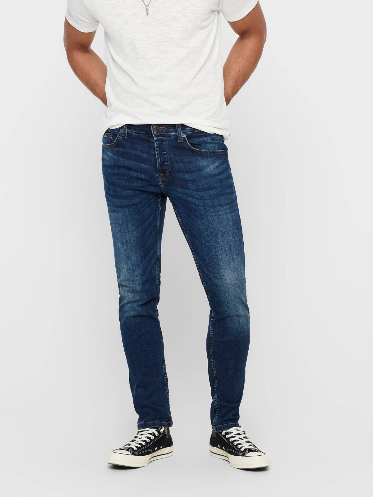  ג'ינס ארוך עם עיטורי הבהרות של ONLY & SONS