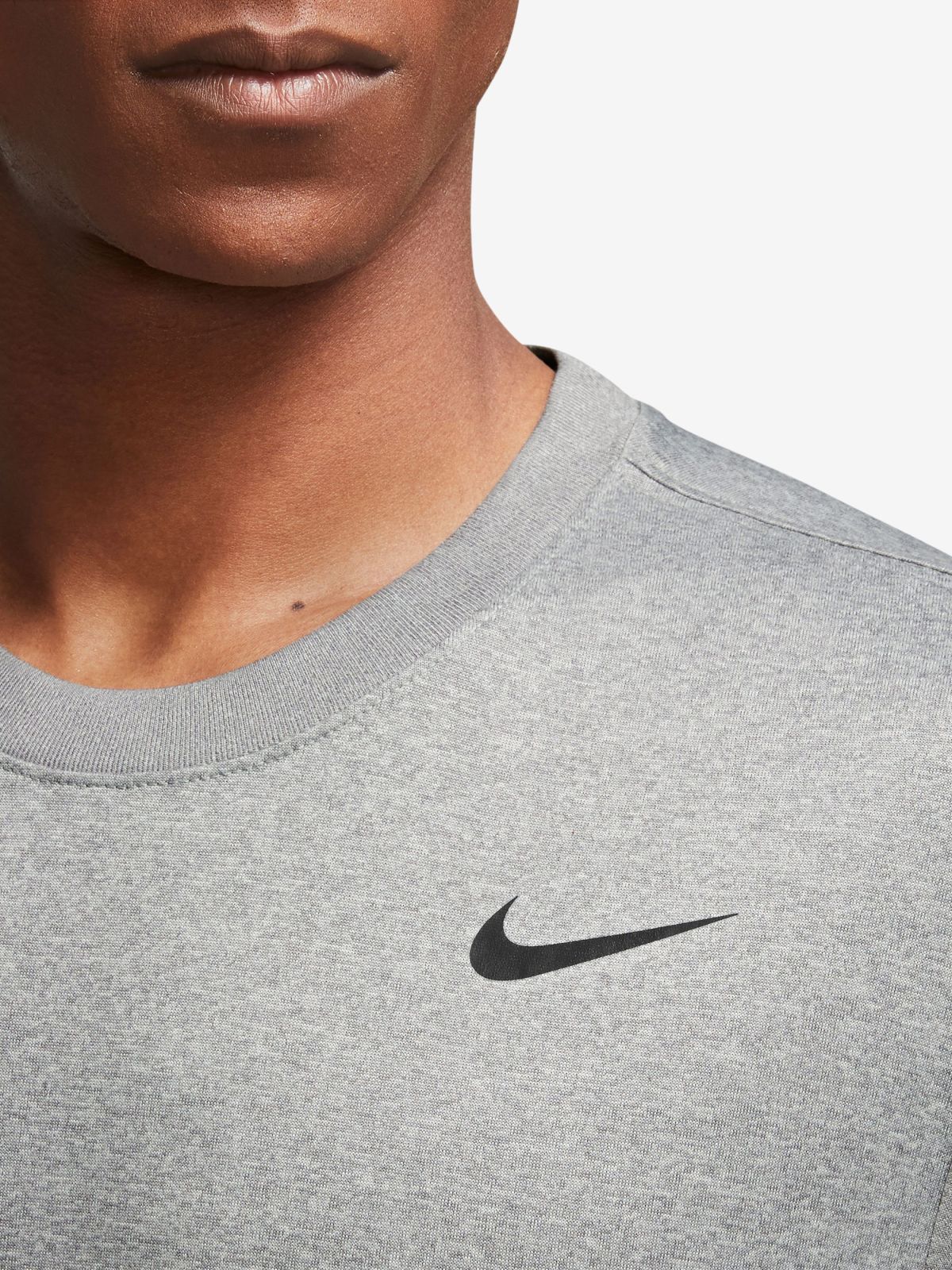  חולצת אימון עם לוגו Nike Dri-FIT Legend של NIKE
