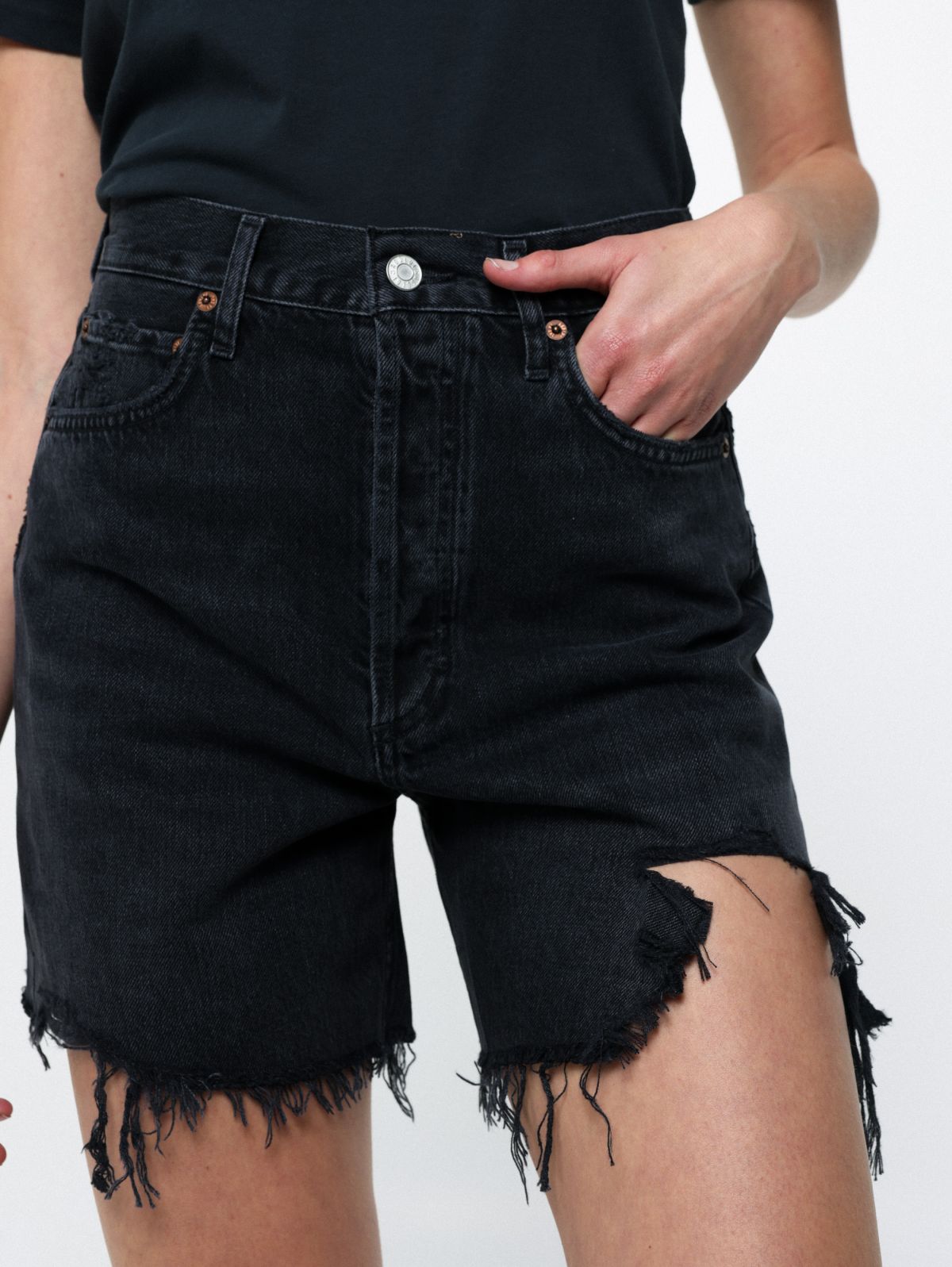  ג'ינס קצר עם סיומת גזורה Stella High-Rise Baggy Short של AGOLDE