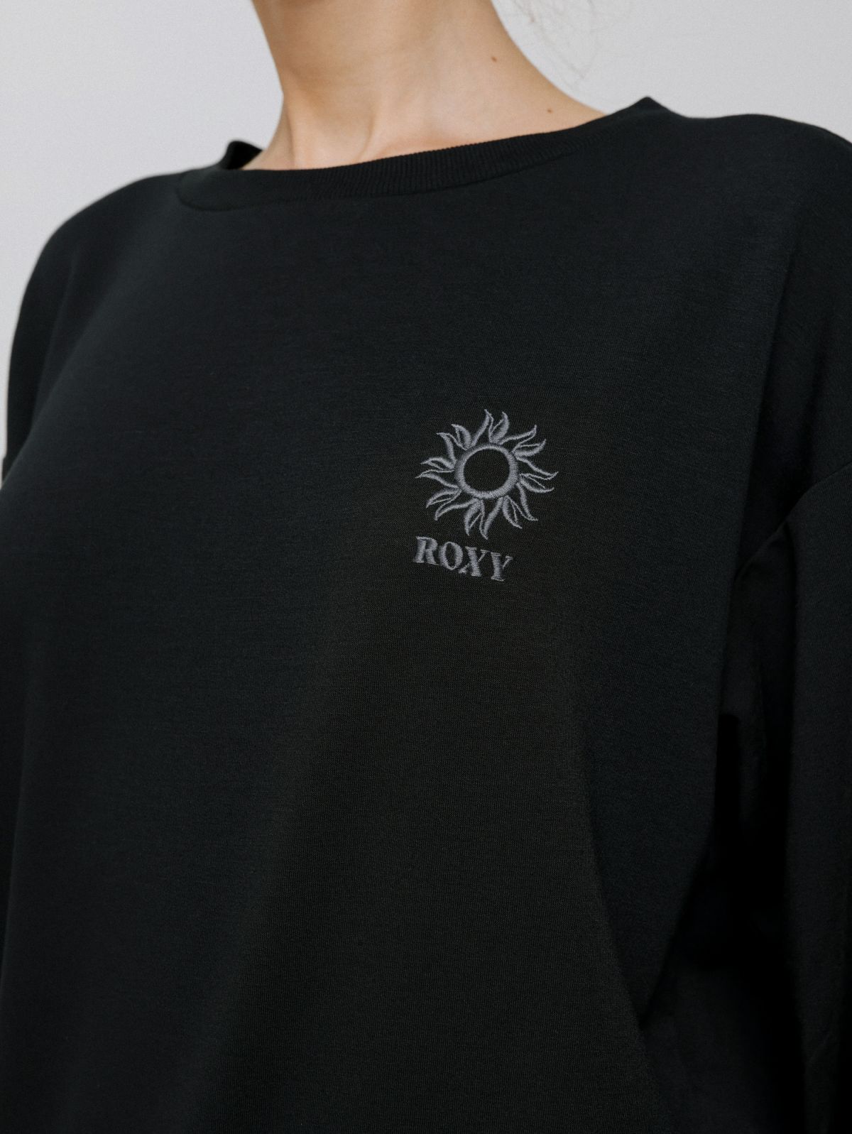  חולצה עם הדפס לוגו של ROXY