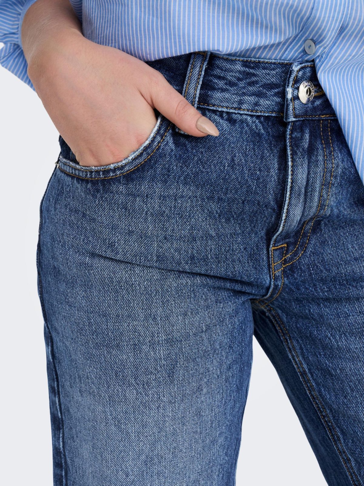 ג'ינס בגזרה מתרחבת של ONLY