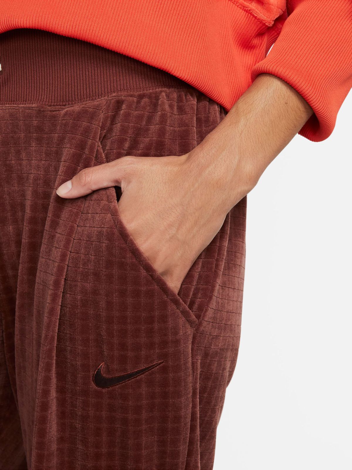  מכנסי טרנינג בגימור קטיפתי עם לוגו של NIKE