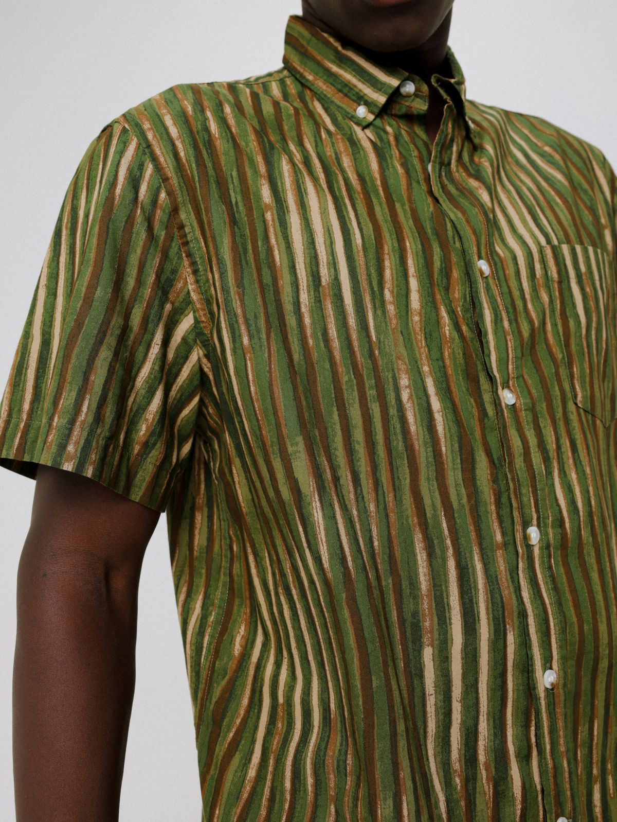  חולצה מכופתרת בהדפס פסים של BANANA REPUBLIC