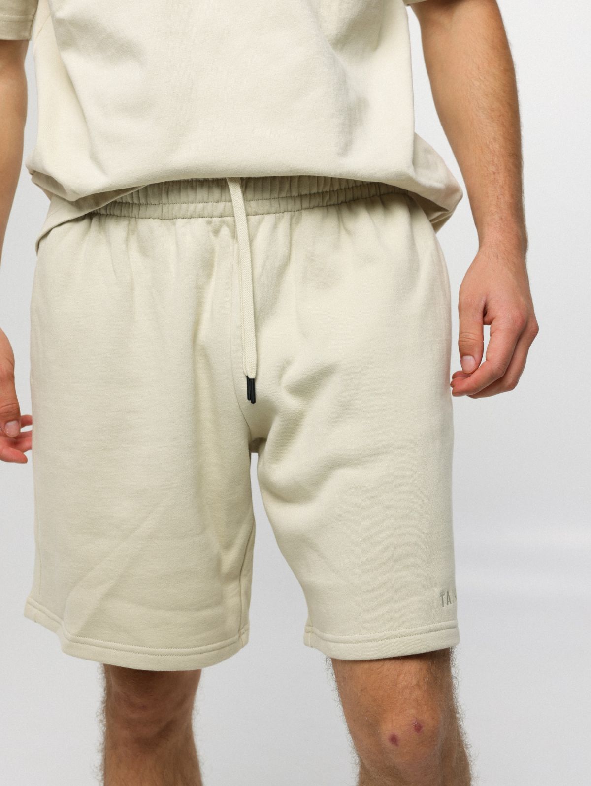  מכנסי טרנינג קצרים עם לוגו של TAIKAN