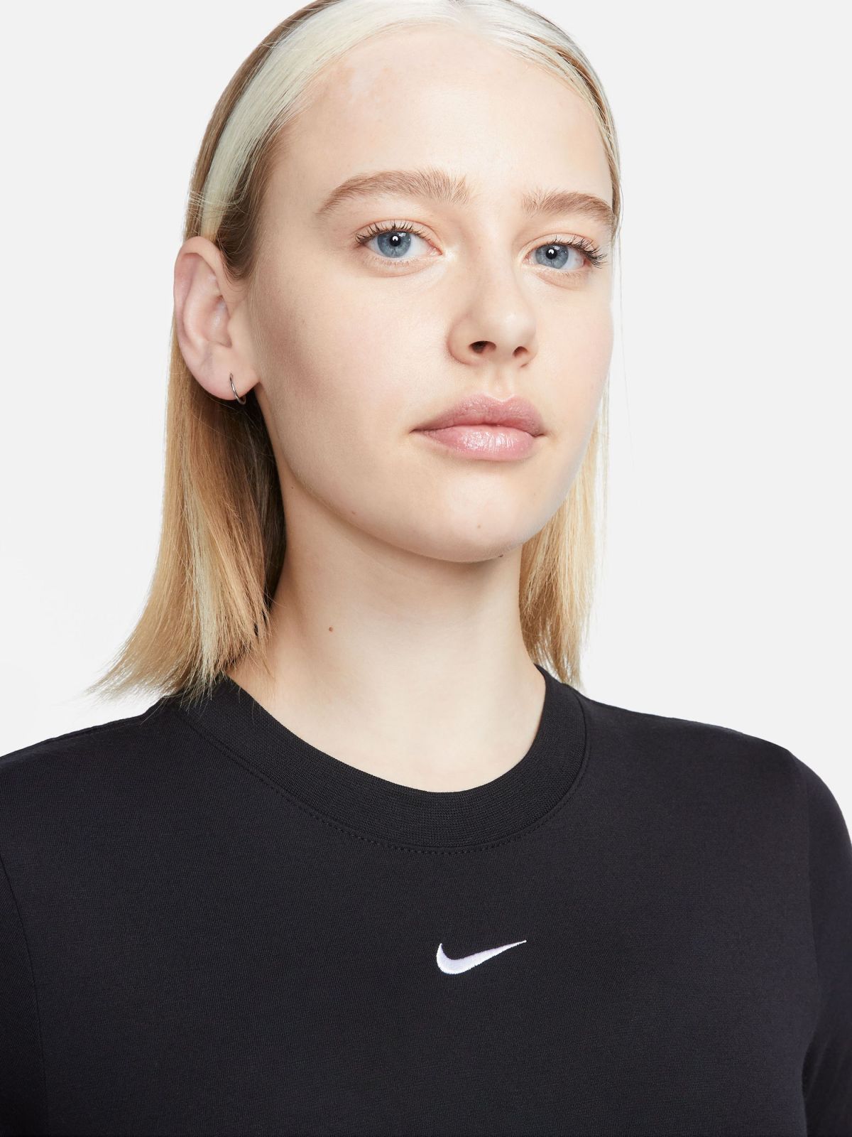  טי שירט קרופ עם לוגו Nike Sportswear Essential של NIKE