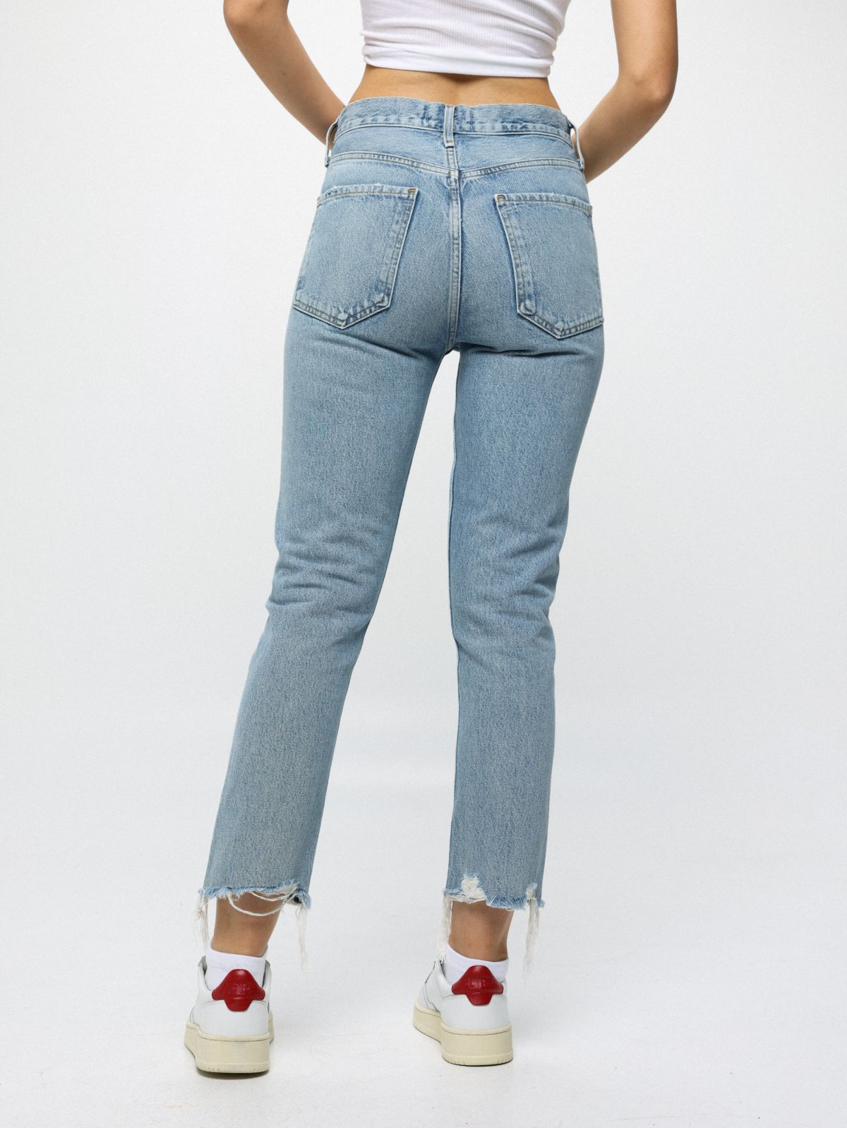  ג'ינס בגזרת קרופ ישרה עם סיומת פרומה Riley In Curio של AGOLDE