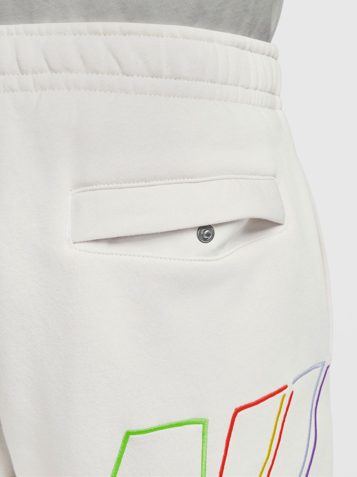  מכנסי טרנינג עם לוגו Nike Club Fleece+ של NIKE