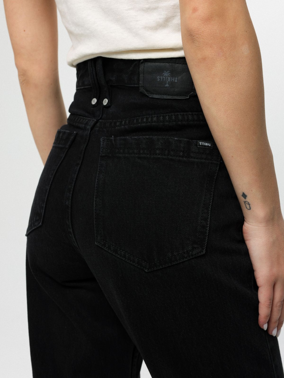  ג'ינס ארוך מתרחב עם סיומת גזורה של THRILLS