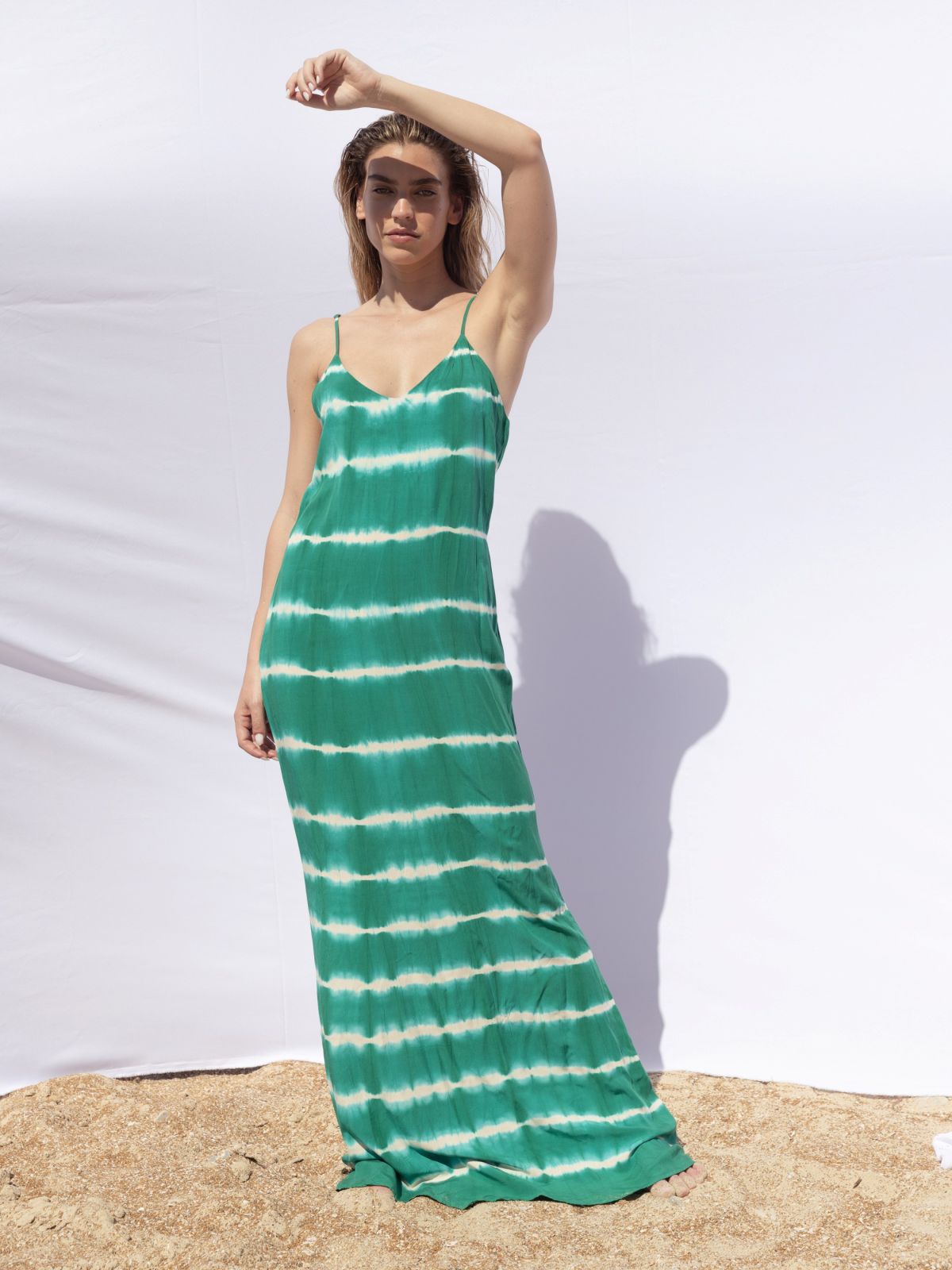  שמלת מקסי בהדפס טאי דאי / Coral Simanovich של CORAL SIMANOVICH X TX
