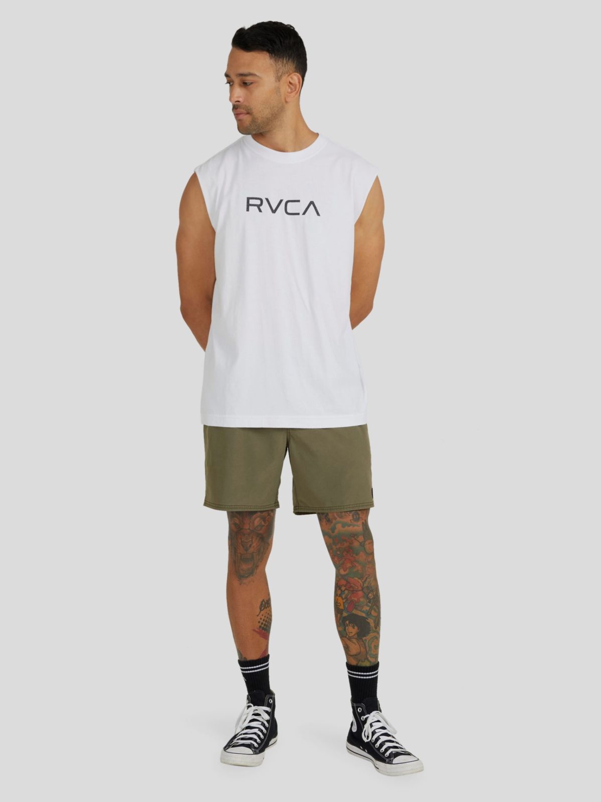  גופיה עם הדפס לוגו של RVCA