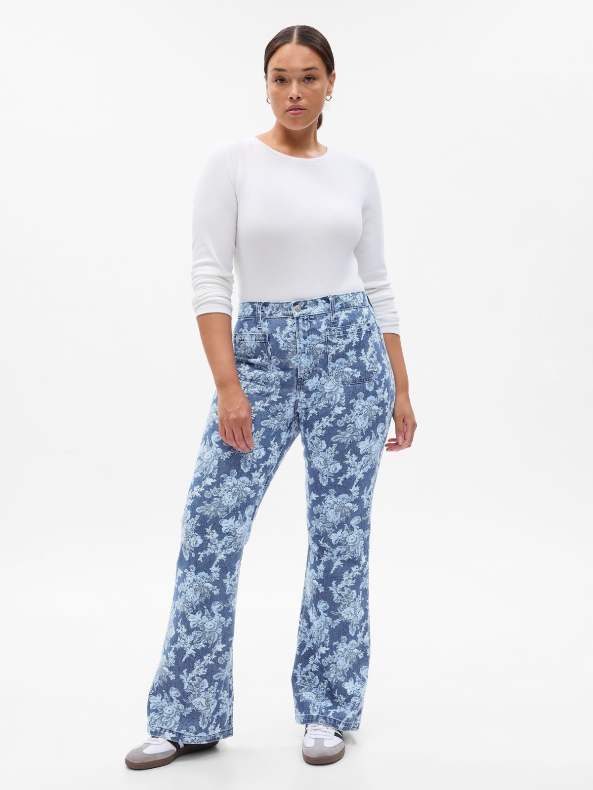  מכנסי ג'ינס בהדפס פרחים Gap × LoveShackFancy של GAP
