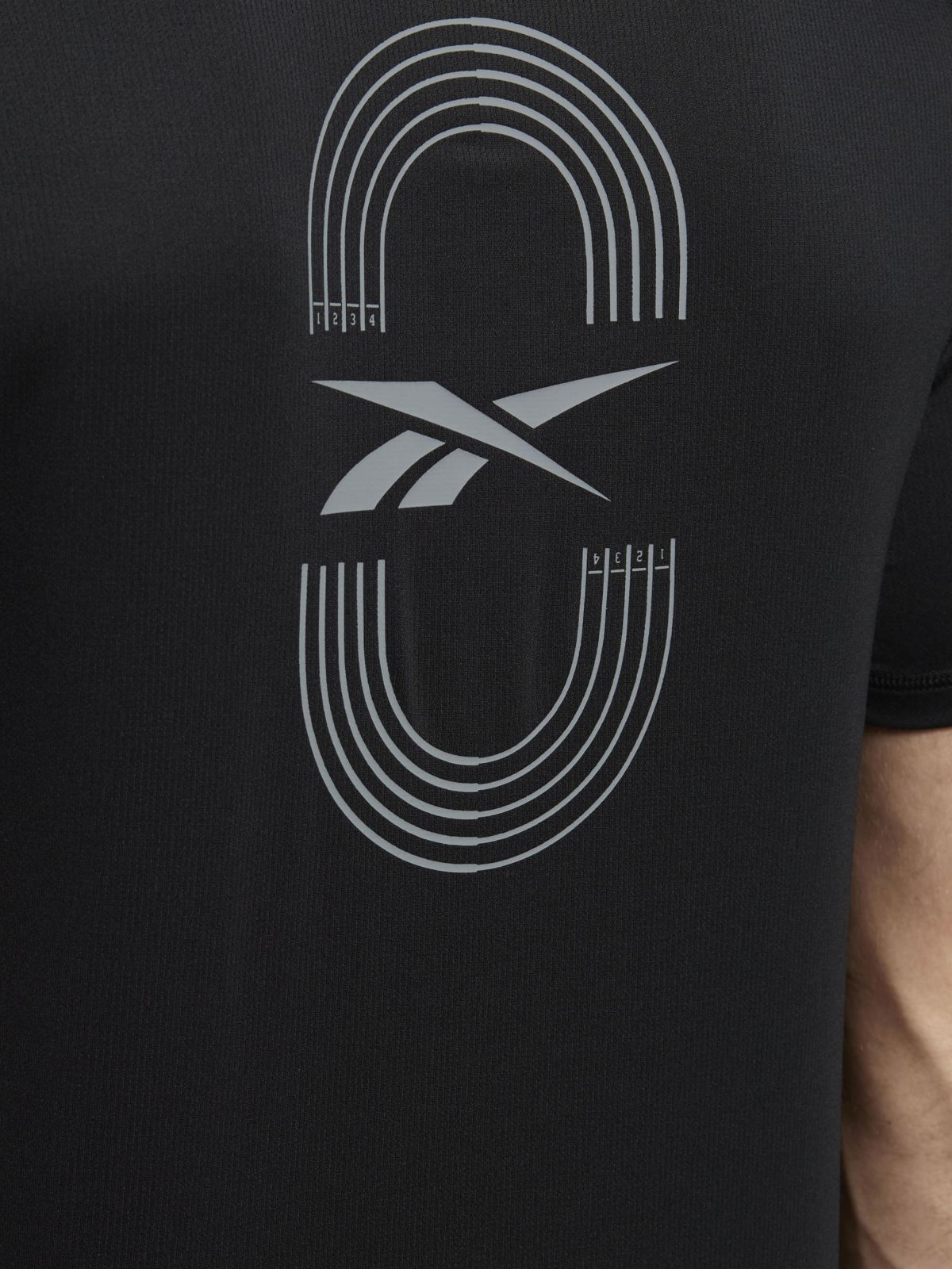  חולצת ריצה עם לוגו של REEBOK