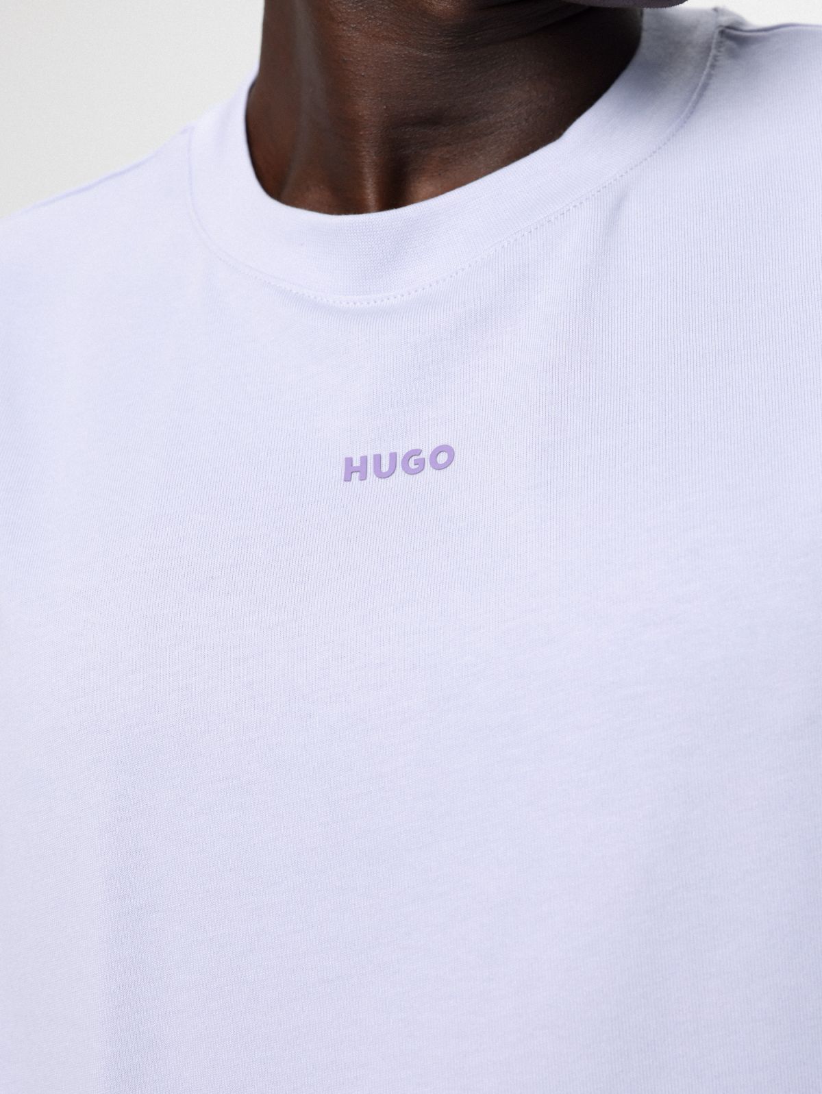  טי שירט עם הדפס לוגו של HUGO