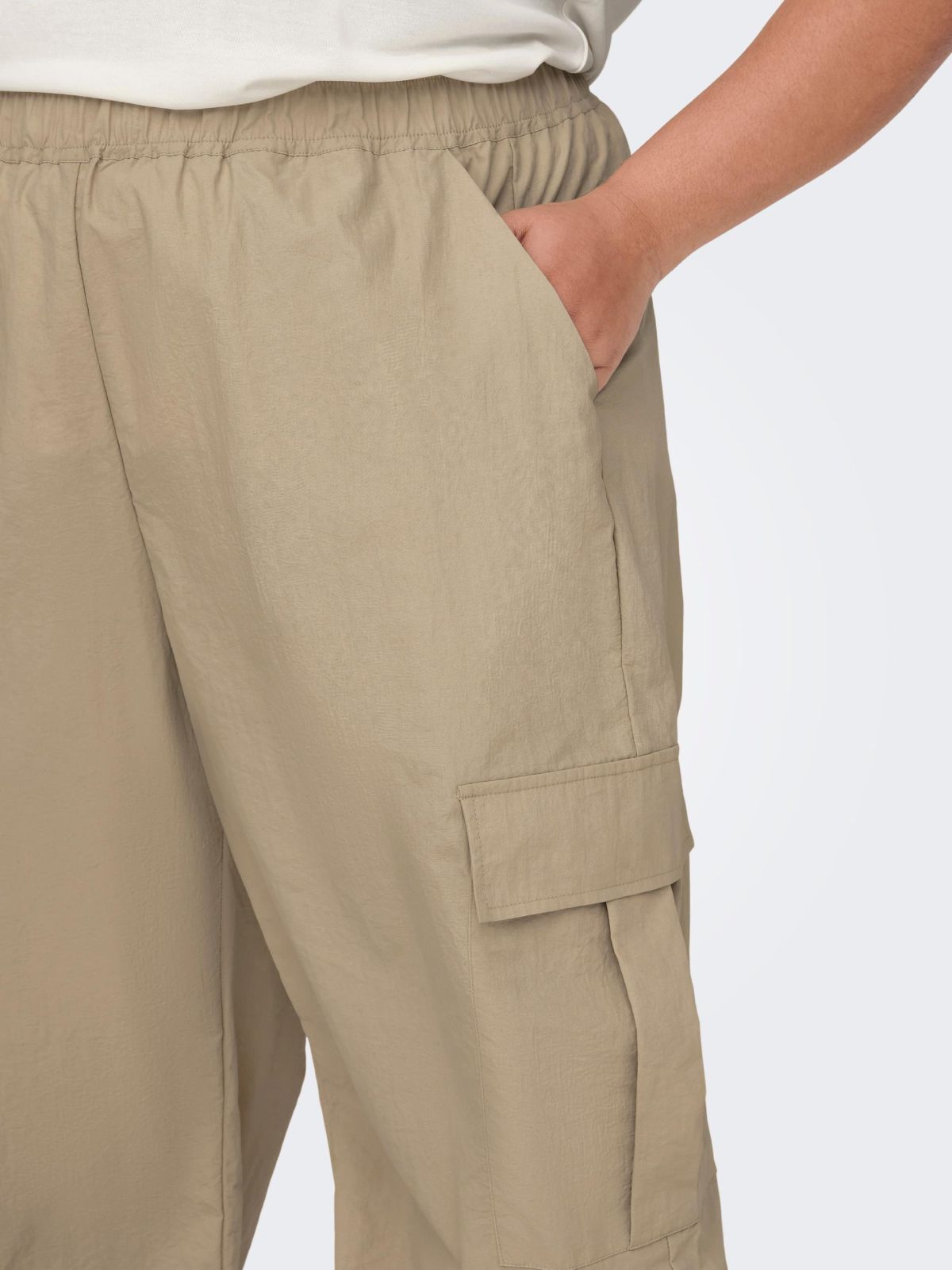  מכנסי ניילון בסגנון קרגו / Plus Size של ONLY