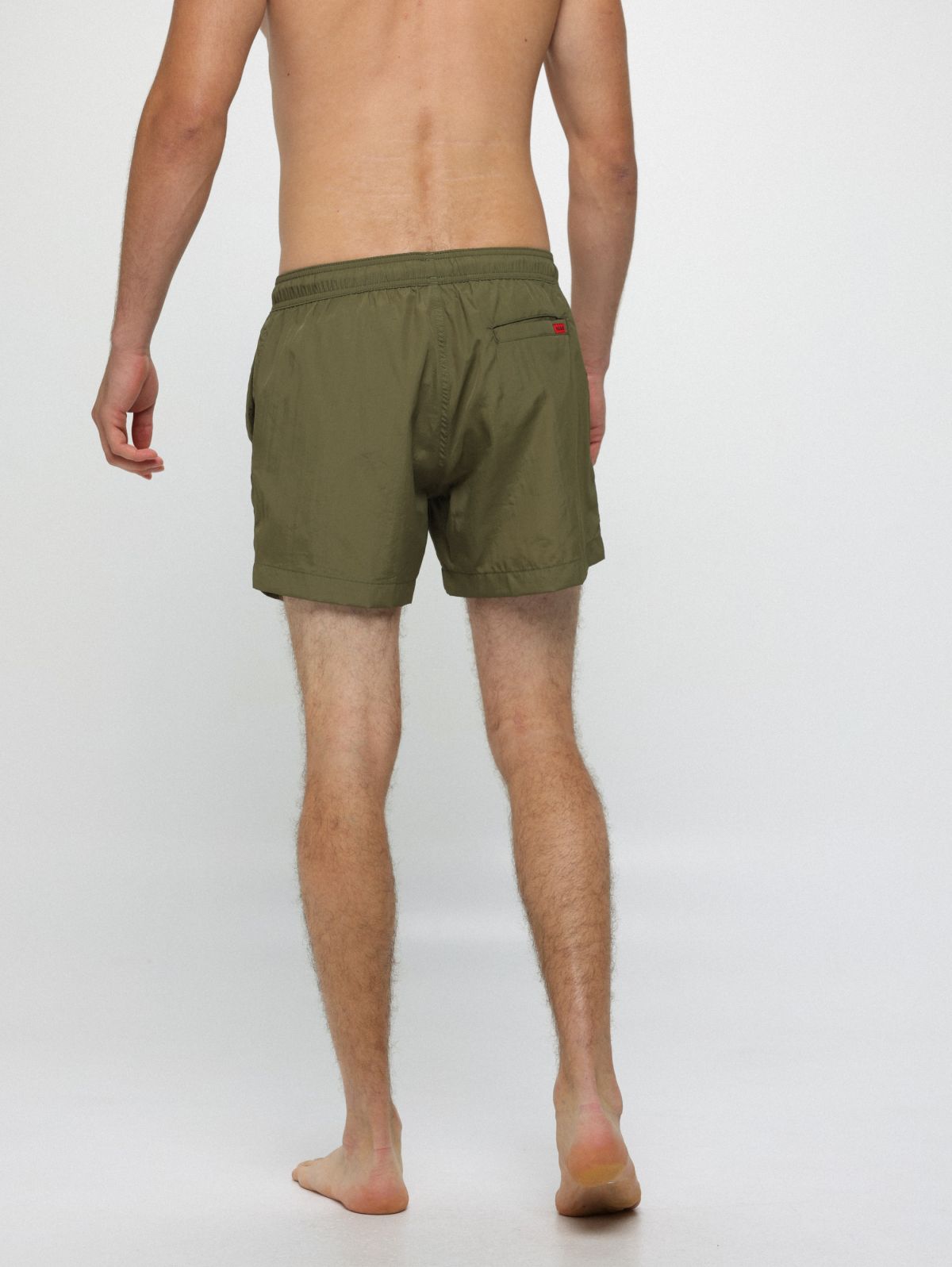  מכנסי בגד ים עם פאץ' לוגו של HUGO