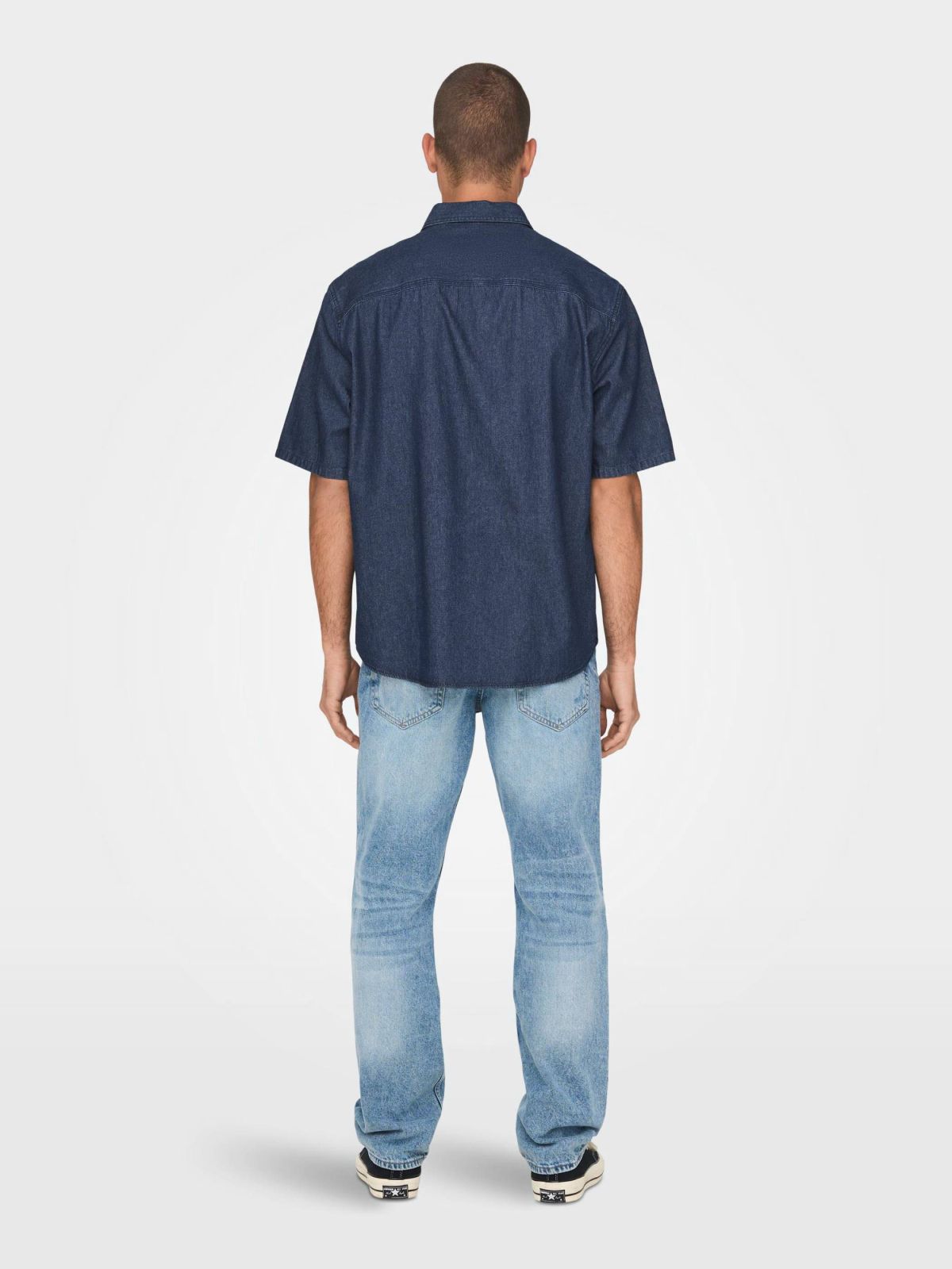  חולצת ג'ינס מכופתרת של ONLY & SONS