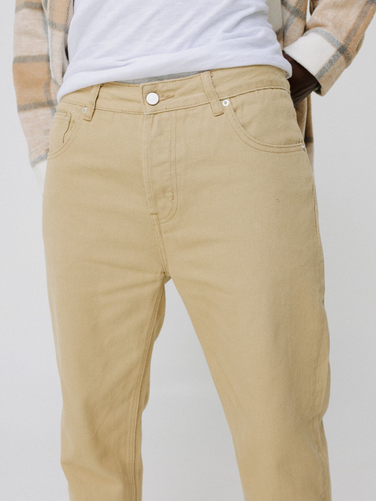  מכנסי ג'ינס עם תיפורים מודגשים של TERMINAL X
