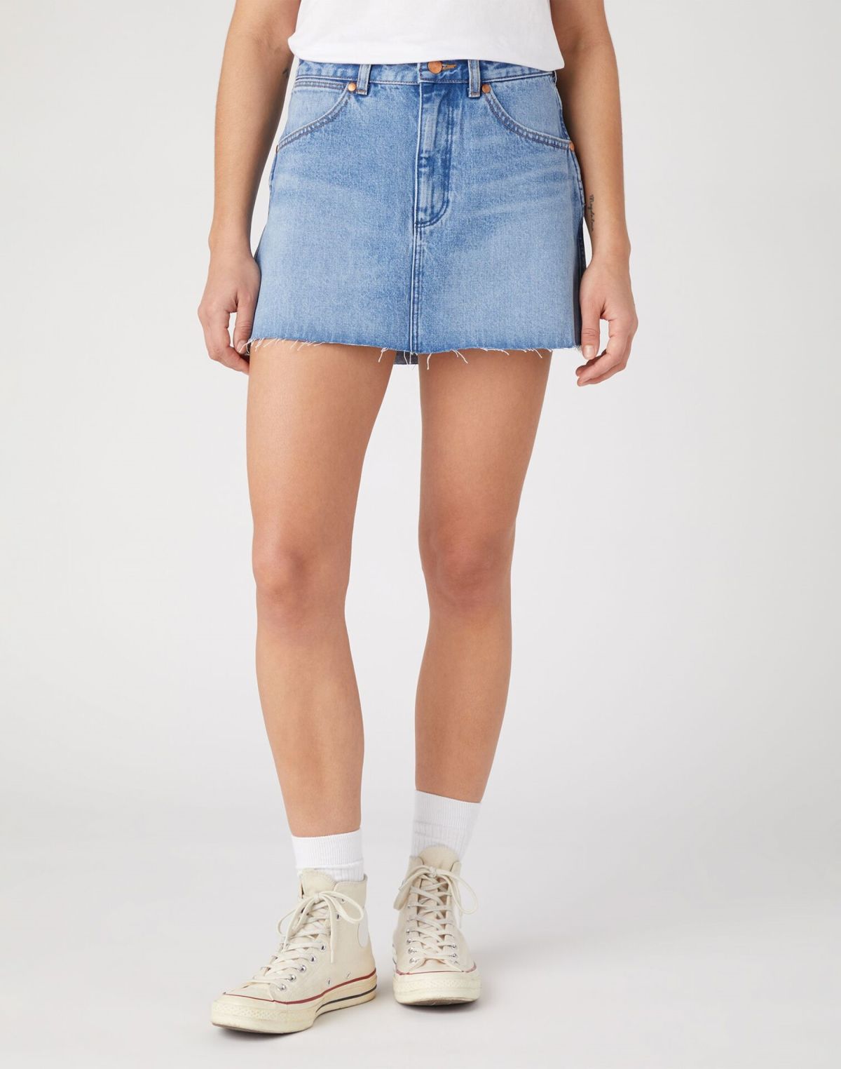  חצאית מיני ג'ינס עם סיומת גזורה של WRANGLER