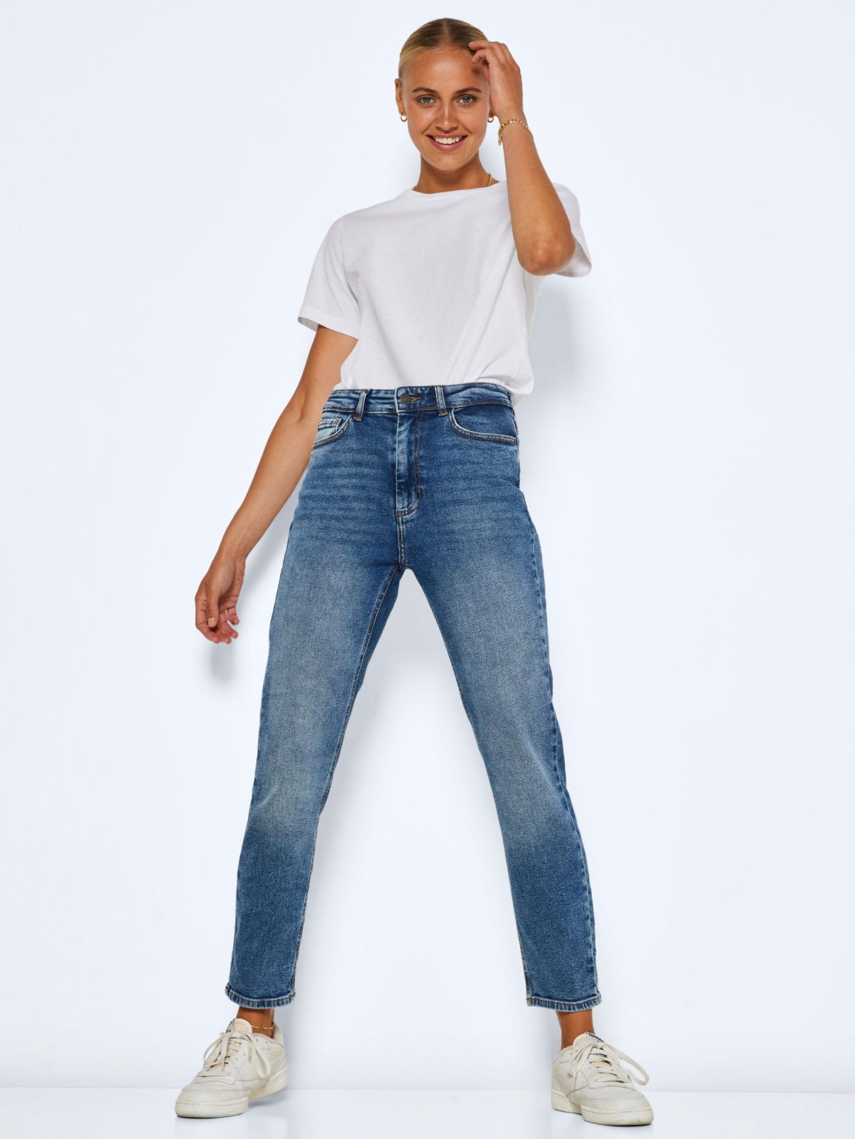  ג'ינס בגזרה ישרה של NOISY MAY