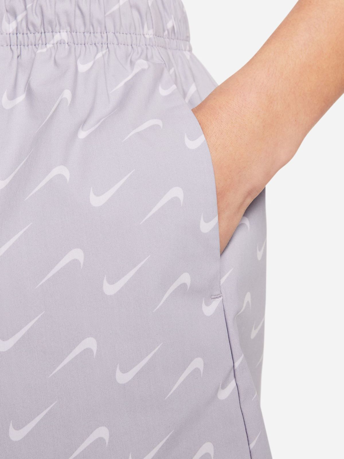  מכנסיים קצרים בהדפס לוגו Nike Sportswear Everyday Modern של NIKE